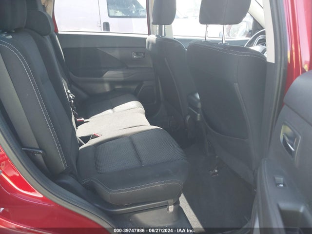 JA4AZ3A35HZ026163 Mitsubishi Outlander Se