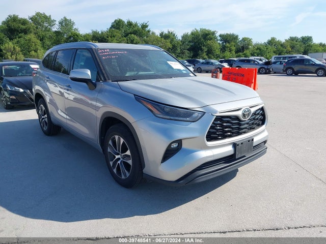 Toyota Highlander Xle 2021 5TDGZRAH8MS072709 main image