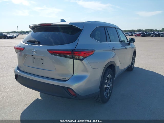 Toyota Highlander Xle 2021 5TDGZRAH8MS072709 Image 4
