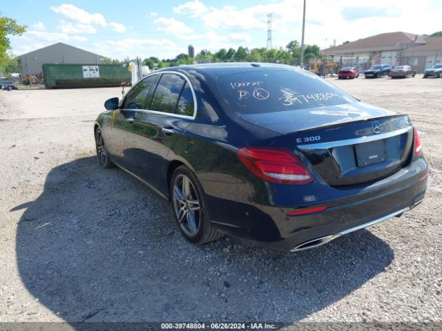 WDDZF4KBXHA100775 Mercedes-Benz E 300 4matic