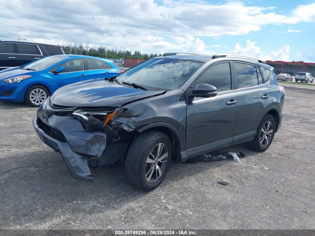 Toyota Rav4 Xle 2017 JTMWFREV6HD097145 Image 2