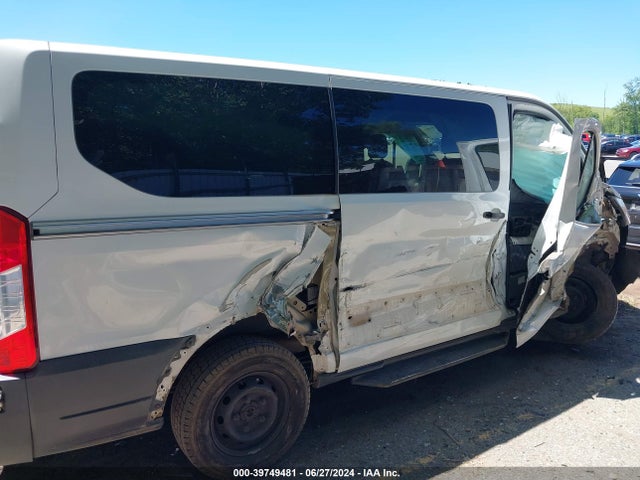 1FMZK1YM1FKB17349 Ford Transit-150 Xlt