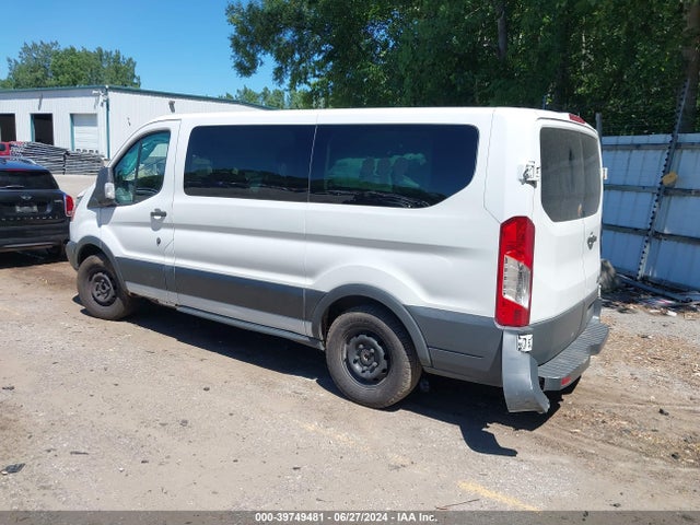 1FMZK1YM1FKB17349 Ford Transit-150 Xlt
