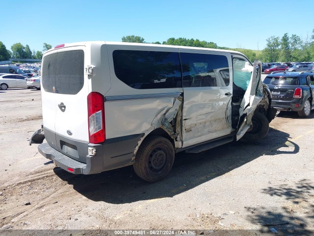 1FMZK1YM1FKB17349 Ford Transit-150 Xlt