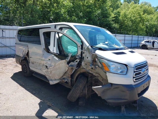 1FMZK1YM1FKB17349 Ford Transit-150 Xlt