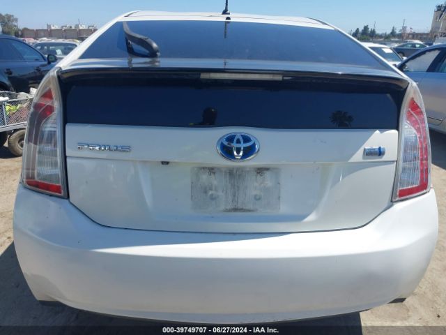 JTDKN3DU8F0440064 Toyota Prius Two