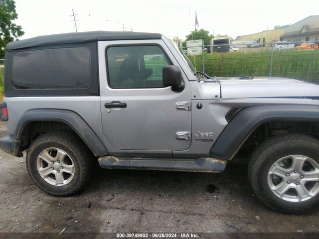 1C4GJXAG4JW160140 Jeep Wrangler Sport S 4x4