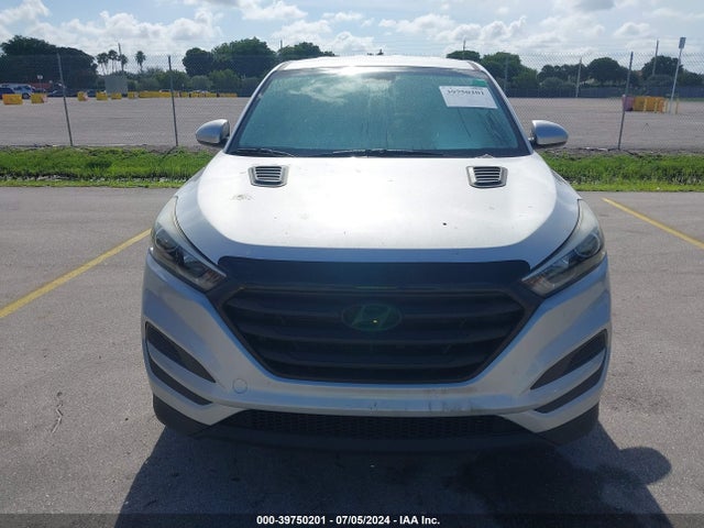 Hyundai TUCSON SE 2018 KM8J23A4XJU765935 Image 6
