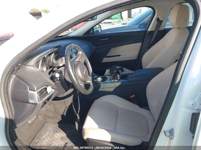 2017 JAGUAR XE SAJAD4BN6HA968538 Photo 4