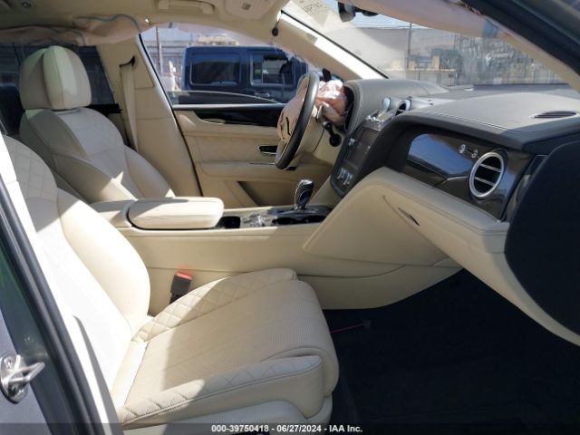 2017 BENTLEY BENTAYGA SJAAC2ZV8HC012852 Photo 4