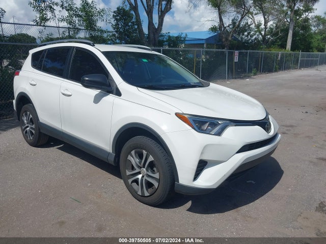 Toyota RAV4 LE 2018 JTMZFREV9JJ177690 головне зображення