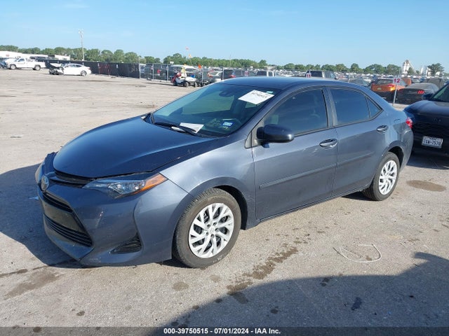Toyota COROLLA LE 2018 5YFBURHE8JP785943 Image 2