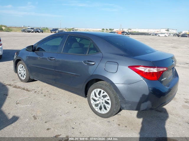 Toyota COROLLA LE 2018 5YFBURHE8JP785943 Image 3