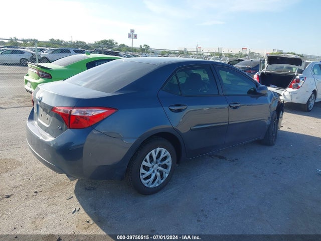 Toyota COROLLA LE 2018 5YFBURHE8JP785943 Image 4