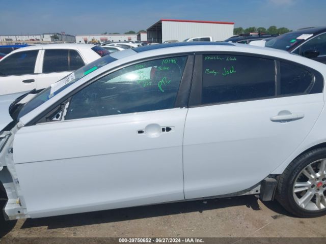 SAJAJ4FXXJCP21988 Jaguar Xe 25t Premium