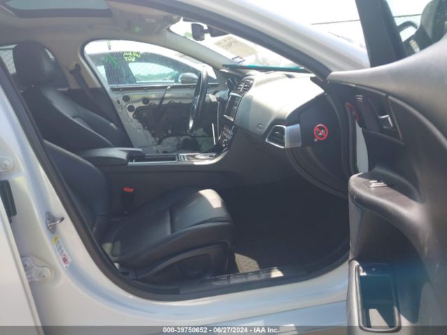 SAJAJ4FXXJCP21988 Jaguar Xe 25t Premium