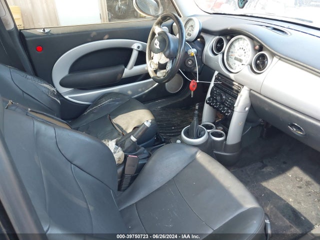 2005 MINI COOPER WMWRC33555TK60744 Photo 4