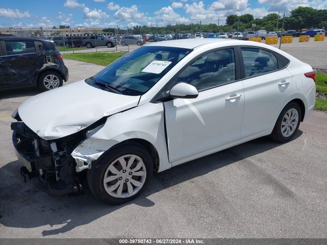 Hyundai ACCENT SE 2018 3KPC24A36JE032984 Image 2