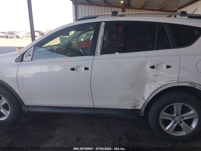 Toyota Rav4 Xle 2014 JTMRFREVXED050175 Image 15