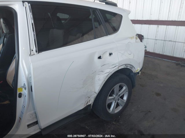 Toyota Rav4 Xle 2014 JTMRFREVXED050175 Image 6