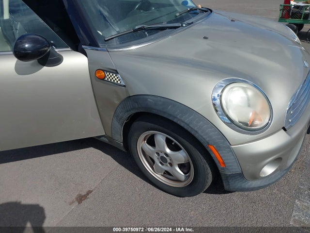 2011 MINI COOPER CLUBMAN WMWZF3C53BT187828 Photo 5