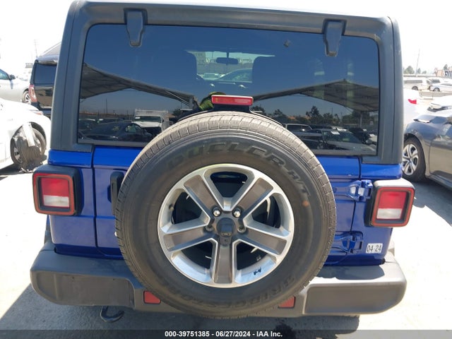 1C4HJXEN8LW214751 Jeep Wrangler Unlimited Sahara 4x4