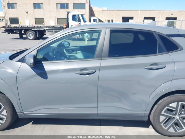 KM8K33AG8NU138216 Hyundai Kona Electric Sel