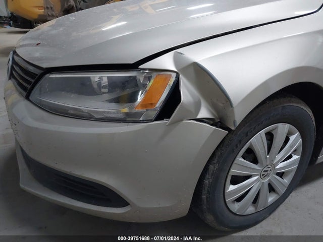 3VW2K7AJXEM290610 Volkswagen Jetta 2.0l S
