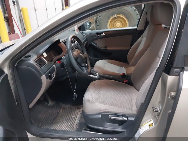 3VW2K7AJXEM290610 Volkswagen Jetta 2.0l S