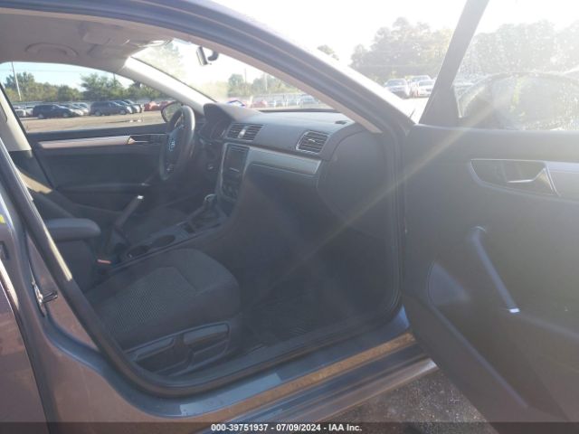 1VWAT7A35HC045665 Volkswagen Passat 1.8t S