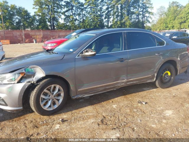 1VWAT7A35HC045665 Volkswagen Passat 1.8t S