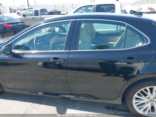 4T1B11HK3JU049717 Toyota CAMRY XLE