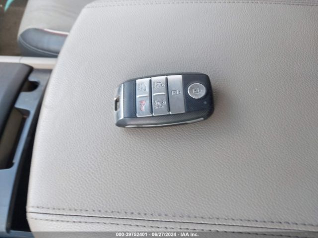 KNDMB5C11J6357327 KIA SEDONA LX