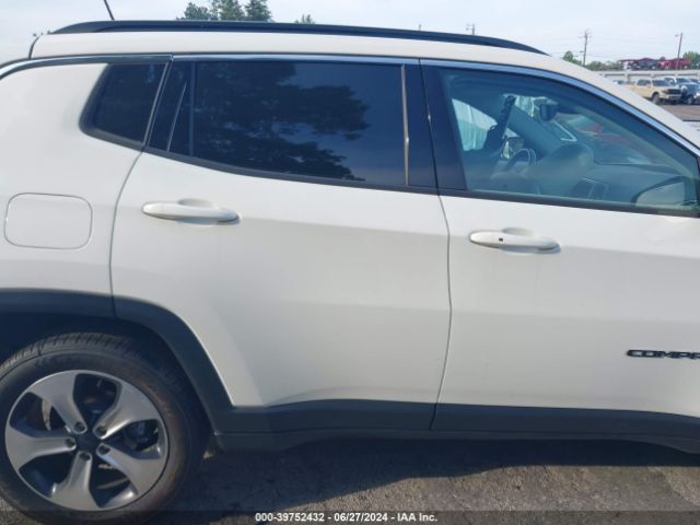3C4NJCBB5JT228955 Jeep Compass Latitude Fwd