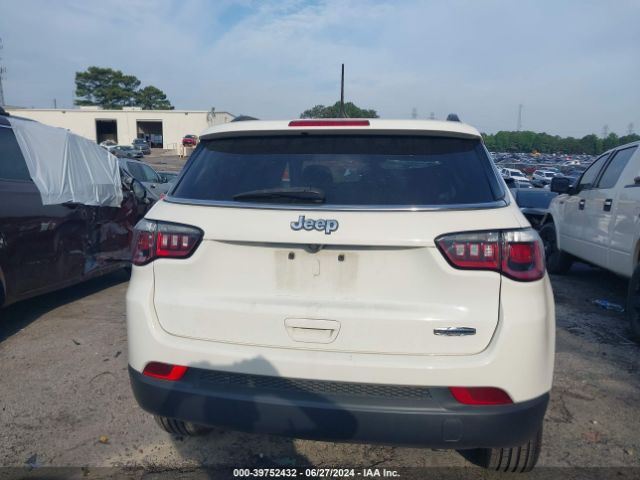 3C4NJCBB5JT228955 Jeep Compass Latitude Fwd