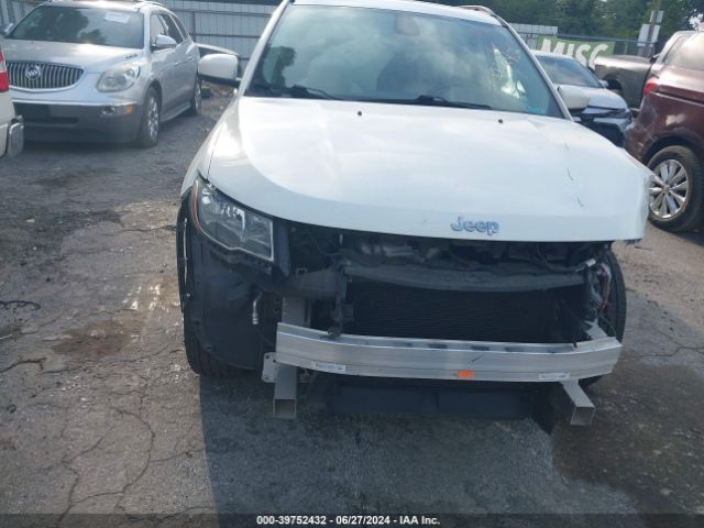 3C4NJCBB5JT228955 Jeep Compass Latitude Fwd