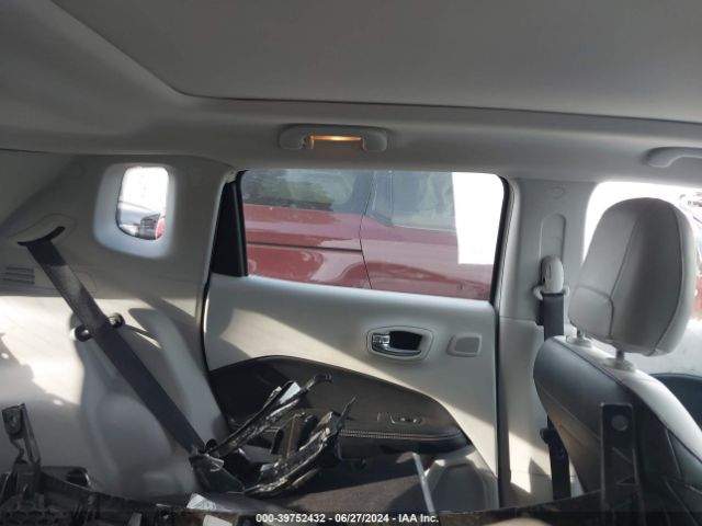 3C4NJCBB5JT228955 Jeep Compass Latitude Fwd