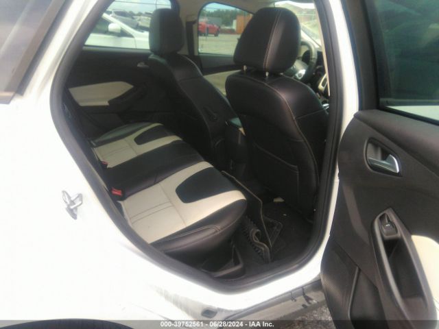 1FADP3F21EL337733 Ford FOCUS SE