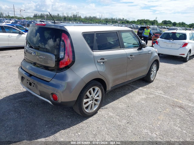KIA SOUL + 2018 KNDJP3A51J7574062 Image 4
