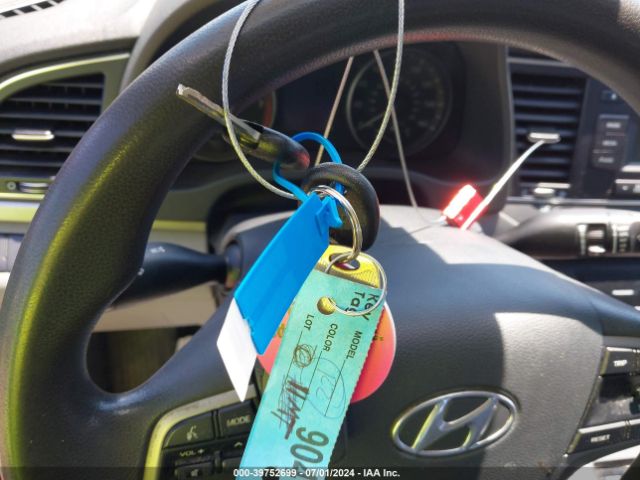 5NPD74LF3HH181212 Hyundai ELANTRA SE