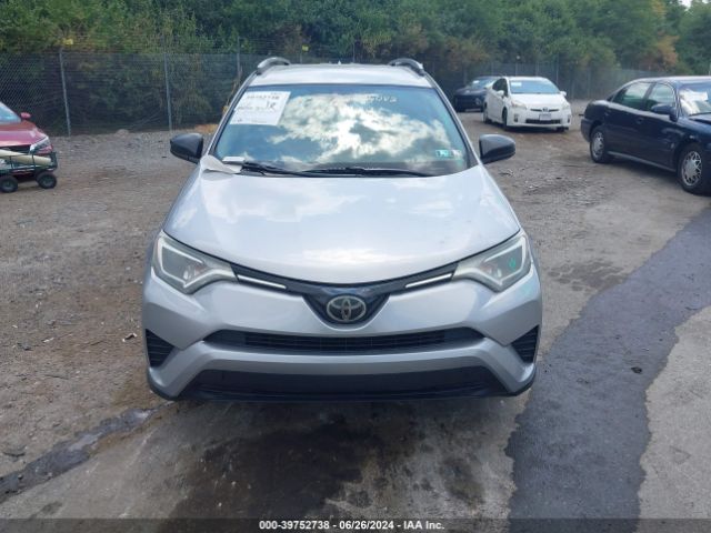2T3BFREV9HW636083 Toyota RAV4 LE