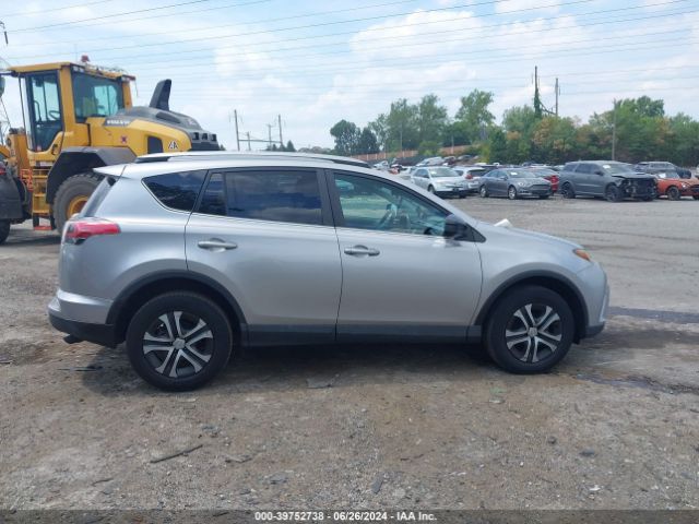 2T3BFREV9HW636083 Toyota RAV4 LE