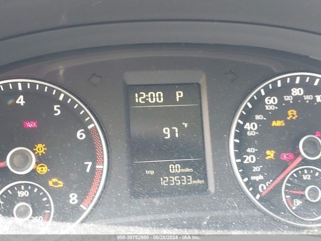 1VWAT7A31EC102469 Volkswagen Passat 1.8t Wolfsburg Edition