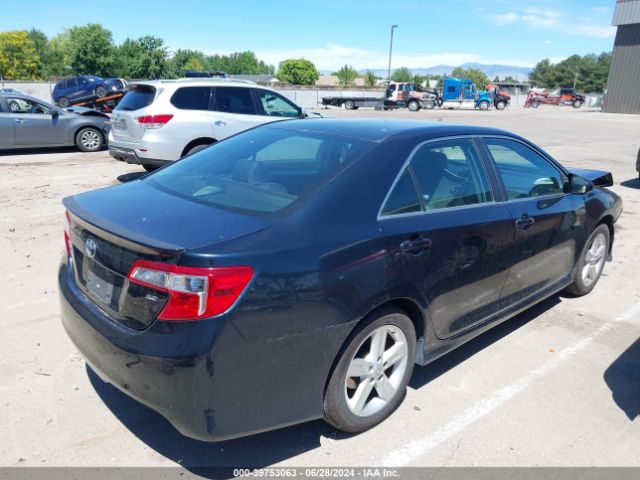 4T1BF1FK2EU470824 Toyota CAMRY SE