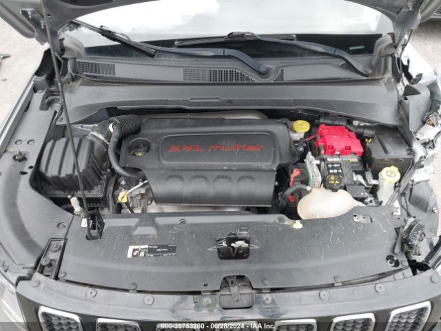 3C4NJDBB5KT839978 Jeep Compass Latitude 4x4