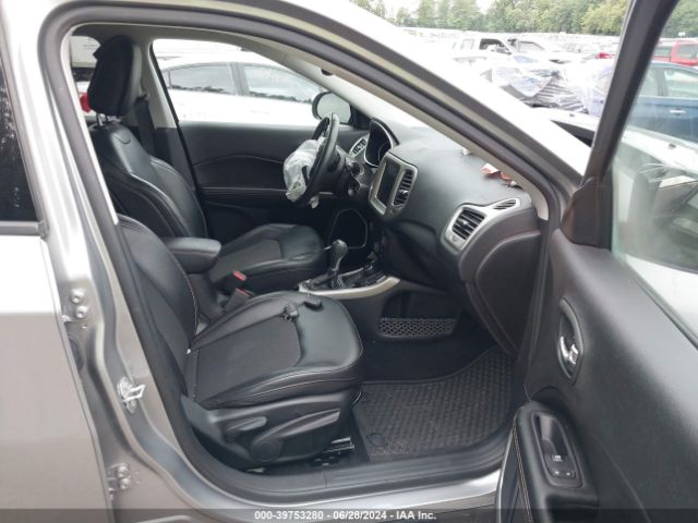 3C4NJDBB5KT839978 Jeep Compass Latitude 4x4