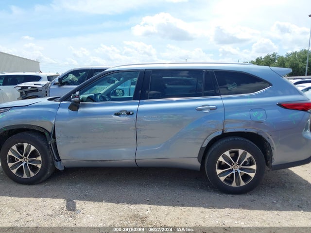 Toyota Highlander Xle 2022 5TDGZRAH9NS103113 Image 14