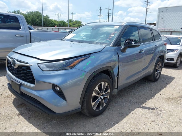 Toyota Highlander Xle 2022 5TDGZRAH9NS103113 Image 2