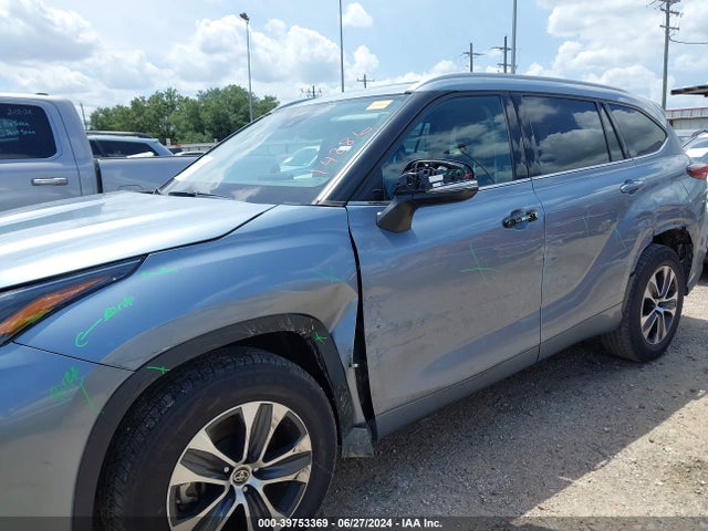 Toyota Highlander Xle 2022 5TDGZRAH9NS103113 Image 6