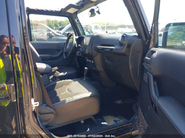 1C4BJWDG1HL527135 Jeep Wrangler Unlimited Sport 4x4